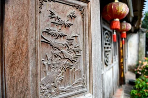 Timeless Heritage: Exploring a 300-Year-Old Ancient House in Duong Lam Village - image 0