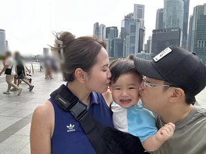 Singer Le Hieu Celebrates Warm Birthday with Loving Family - image 2