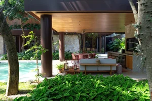 Sustainable Luxury: A 900m2 Villa Designed Around Ancient Trees - image 18