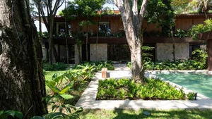 Sustainable Luxury: A 900m2 Villa Designed Around Ancient Trees - image 19