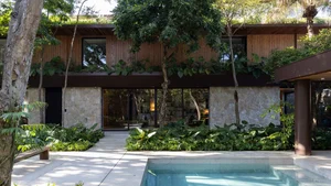 Sustainable Luxury: A 900m2 Villa Designed Around Ancient Trees - image 6