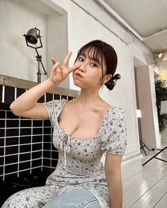 Female YouTuber Hits Back at Critics Accusing Her of Using Her Looks for Views - image 2