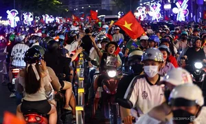Millions Flood the Streets as Vietnam Celebrates ASEAN Cup 2024 Championship - image 23