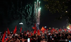 Millions Flood the Streets as Vietnam Celebrates ASEAN Cup 2024 Championship - image 28