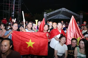 Millions Flood the Streets as Vietnam Celebrates ASEAN Cup 2024 Championship - image 4