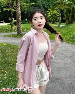Exploring the Charming Style of TikTok Star Quynh Truong - image 13