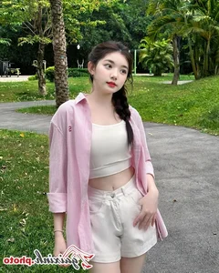 Exploring the Charming Style of TikTok Star Quynh Truong - image 22