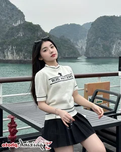 Exploring the Charming Style of TikTok Star Quynh Truong - image 12