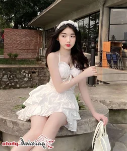 Exploring the Charming Style of TikTok Star Quynh Truong - image 3