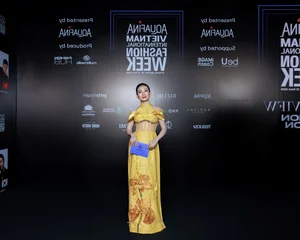 AVIFW Red Carpet: Miss Bui Quynh Hoa and Phan Phuong Oanh Dazzle - image 5