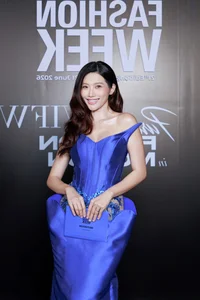 AVIFW Red Carpet: Miss Bui Quynh Hoa and Phan Phuong Oanh Dazzle - image 14