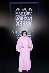 AVIFW Red Carpet: Miss Bui Quynh Hoa and Phan Phuong Oanh Dazzle - image 20