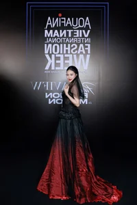 AVIFW Red Carpet: Miss Bui Quynh Hoa and Phan Phuong Oanh Dazzle - image 19