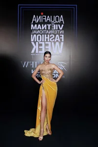 AVIFW Red Carpet: Miss Bui Quynh Hoa and Phan Phuong Oanh Dazzle - image 6