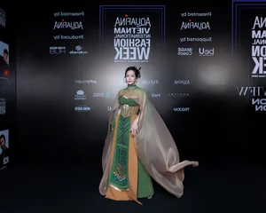 AVIFW Red Carpet: Miss Bui Quynh Hoa and Phan Phuong Oanh Dazzle - image 18