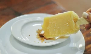 Discover Hanoi’s Unique Salt-Dipped Fruit Ice Cream: A Creative Twist on Mexican Paletas - image 4