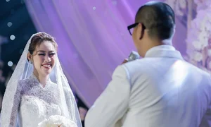 Five Exquisite Wedding Dress Styles Worn by Miss Universe Vietnam Khanh Van - image 5