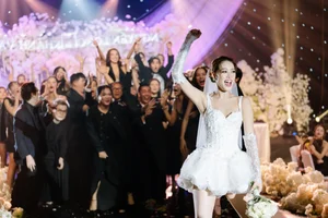 Five Exquisite Wedding Dress Styles Worn by Miss Universe Vietnam Khanh Van - image 7