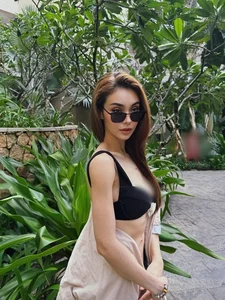 Mlee Shows Off Her Toned Physique and Close Bond with Tieu Vy - image 0