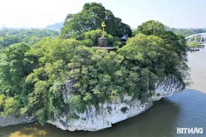 Discovering Poetry Mountain: A Unique Historical and Literary Landmark in Northern Vietnam - image 5