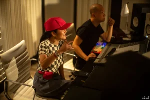 Vietnamese Entertainment Updates: MC Thu Ha's Big News and Tran Tien's Congratulations - image 2