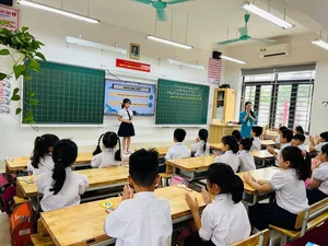 Gen Z Teacher Trends as Parents Search for Her Creative Lesson Designs - image 2