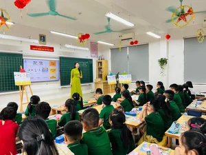 Gen Z Teacher Trends as Parents Search for Her Creative Lesson Designs - image 1