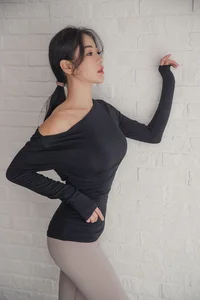 Korean Model An Seo Rin Showcases the Latest Trends in Fitness Fashion - image 60