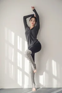 Korean Model An Seo Rin Showcases the Latest Trends in Fitness Fashion - image 17