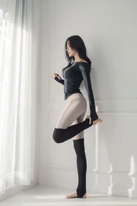 Korean Model An Seo Rin Showcases the Latest Trends in Fitness Fashion - image 43