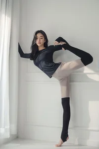 Korean Model An Seo Rin Showcases the Latest Trends in Fitness Fashion - image 38