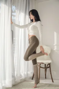 Korean Model An Seo Rin Showcases the Latest Trends in Fitness Fashion - image 0