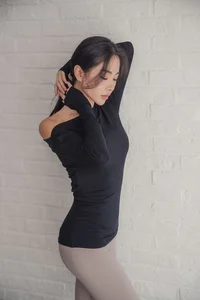 Korean Model An Seo Rin Showcases the Latest Trends in Fitness Fashion - image 10