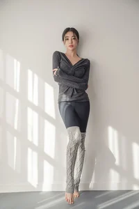 Korean Model An Seo Rin Showcases the Latest Trends in Fitness Fashion - image 15