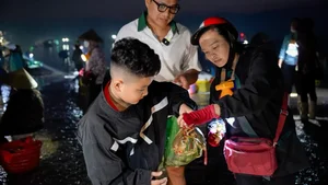 Father and Son’s Ten Thousand Mile Journey: The Inspiring Story of Quoc Chinh and Minh Khang - image 0