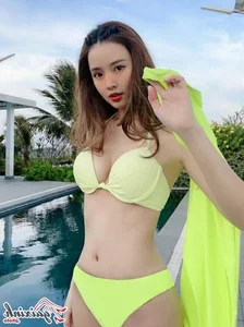 Style Spotlight: Midu’s Bold and Elegant Bikini Fashion Statements for Summer Inspiration - image 17