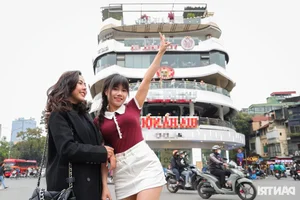 Vietnamese Celebrities Strike a Pose at Hanoi’s Iconic Shark’s Jaw Landmark - image 4