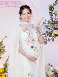 Ngo Thanh Van and Huy Tran's Heartwarming Moments with Their First Child - image 9