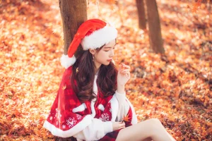 Stunning Christmas Girl Aesthetic Under Autumn Maple Leaves - YiTuYu Art Language Vol.9134 Featuring Xu Shi Qi Ma Portrait Photography Collection - image 6