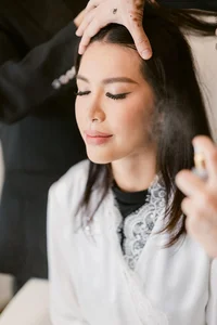Supermodel Minh Tu's Heartwarming Wedding Moments with Her Mother - image 6