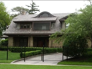 Inside Warren Buffett's Surprisingly Modest Omaha Home - image 3