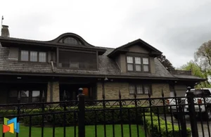 Inside Warren Buffett's Surprisingly Modest Omaha Home - image 1