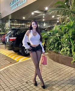 Stunning Hourglass Figure Bikini Photoshoot of Dong Nai Beauty - image 5
