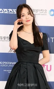 Song Hye Kyo’s Effortless Fashion: How Minimalist Style Defines True Elegance - image 0