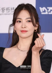 Song Hye Kyo’s Effortless Fashion: How Minimalist Style Defines True Elegance - image 9