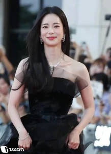 Song Hye Kyo’s Effortless Fashion: How Minimalist Style Defines True Elegance - image 7