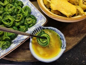 Creative Ways to Present Boiled Water Spinach Beautifully - image 4