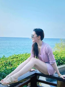 Liu Yifei Ageless Beauty: Chinese Actress Stuns Fans with Bare Face Photos - image 0
