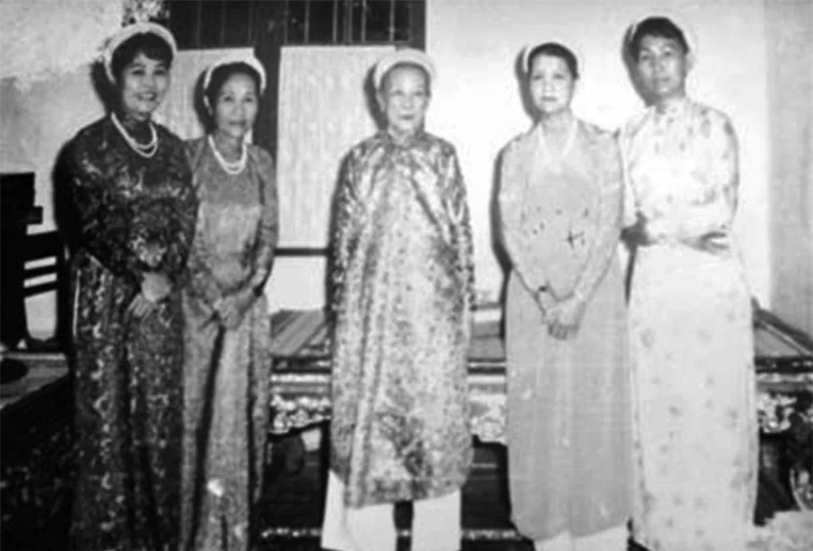 Stunning Portraits of Famous Queens and Princesses of Nguyen Dynasty