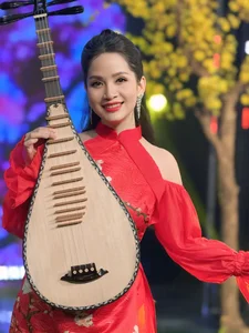 Pipa Artist Vu Dieu Thao Transforms Into Co Doi Thuong Ngan for Tet MV - image 3